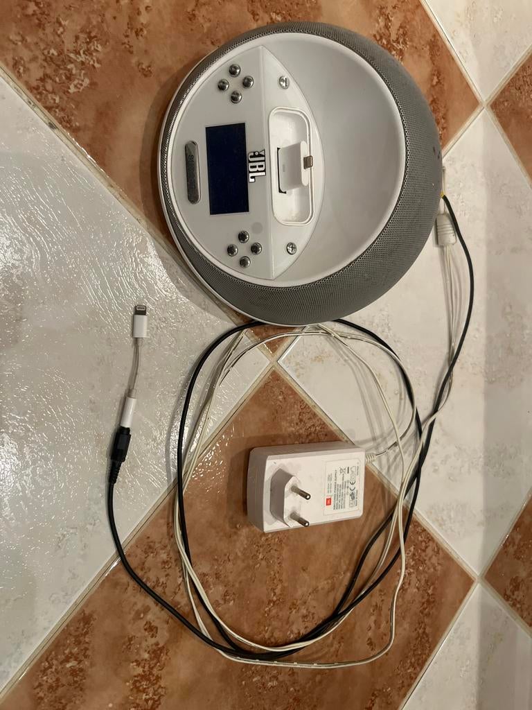 JBL On Time Micro - Wekker Radio met iPod Dock, Overige types, Gebruikt, Overige kleuren, Met radio