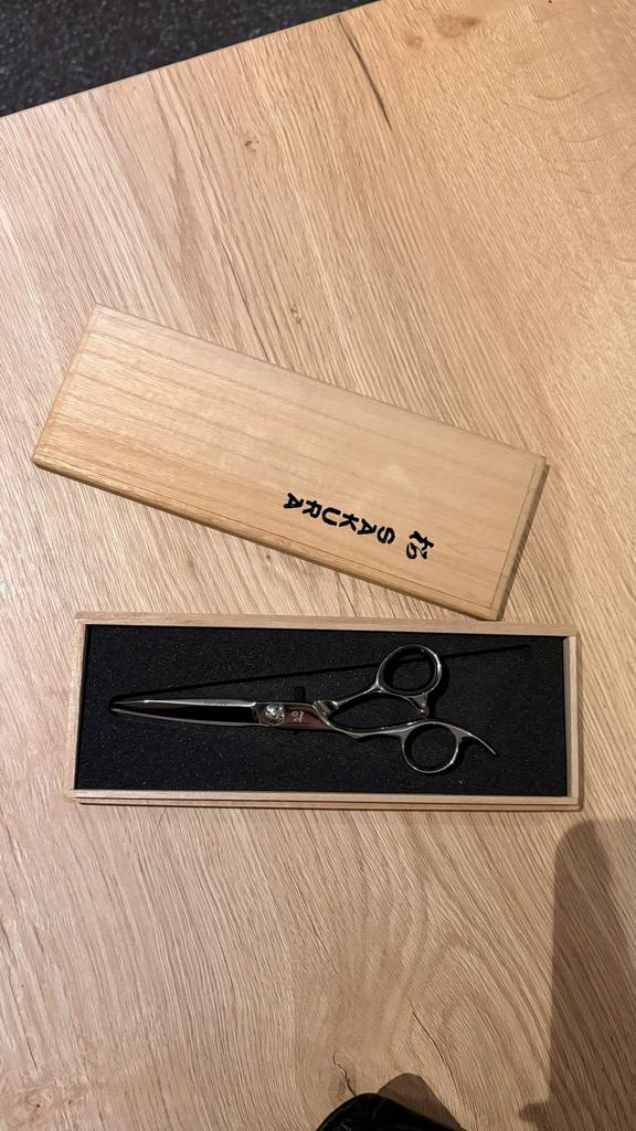 Kappersschaar Sakura, Ophalen, Zo goed als nieuw