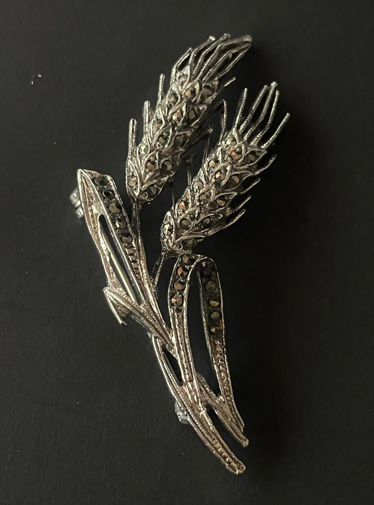 Broche van korenaren, Overige materialen, 4 tot 7 cm, Ophalen of Verzenden, Zo goed als nieuw