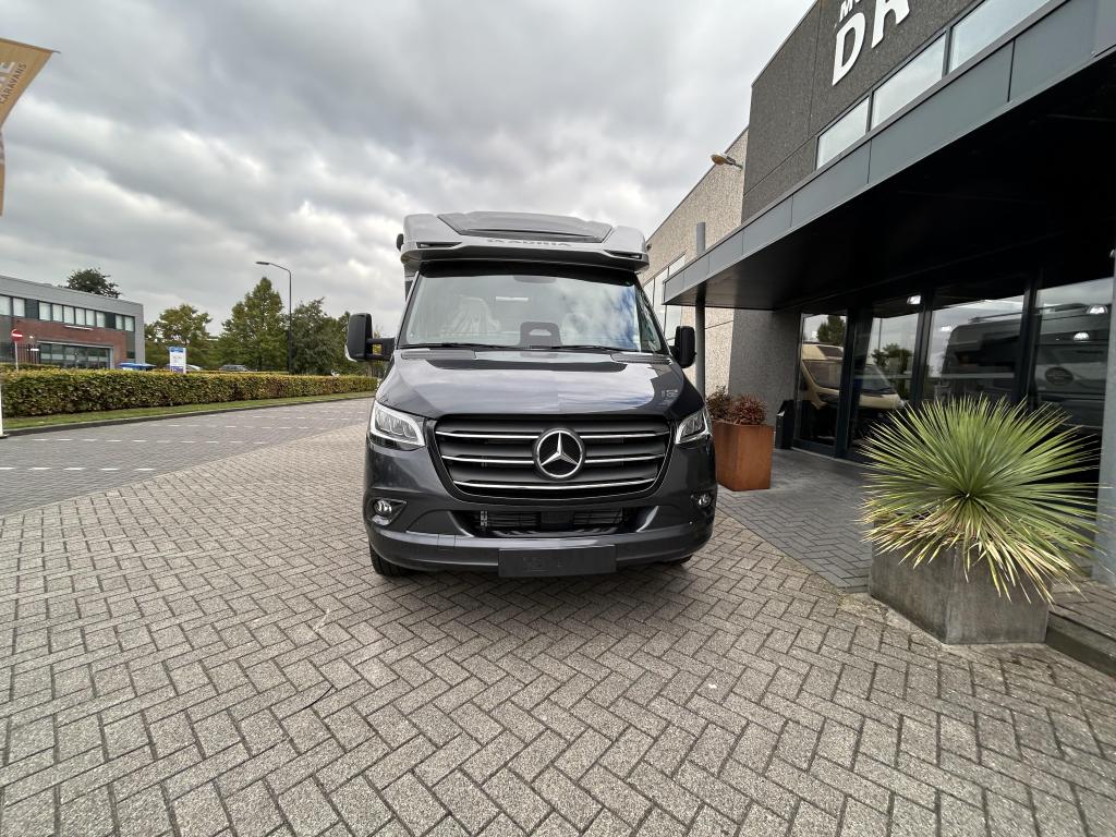 Wintersport uitvoering; Adria Coral 650SL Supreme., Automaat, Vloeistofverwarming, Luifel, Bedrijf