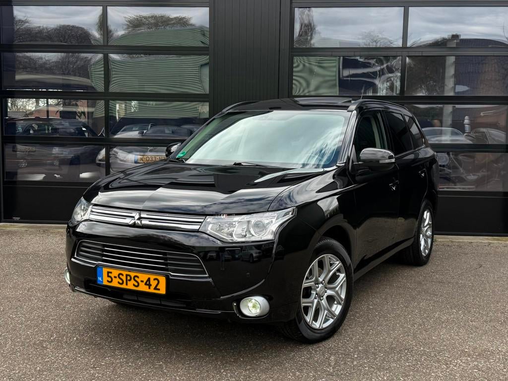 Mitsubishi Outlander 2.0 PHEV Instyle Navi Pano Leder Camera, 4 cilinders, Zwart, Vierwielaandrijving, Hybride Elektrisch/Benzine