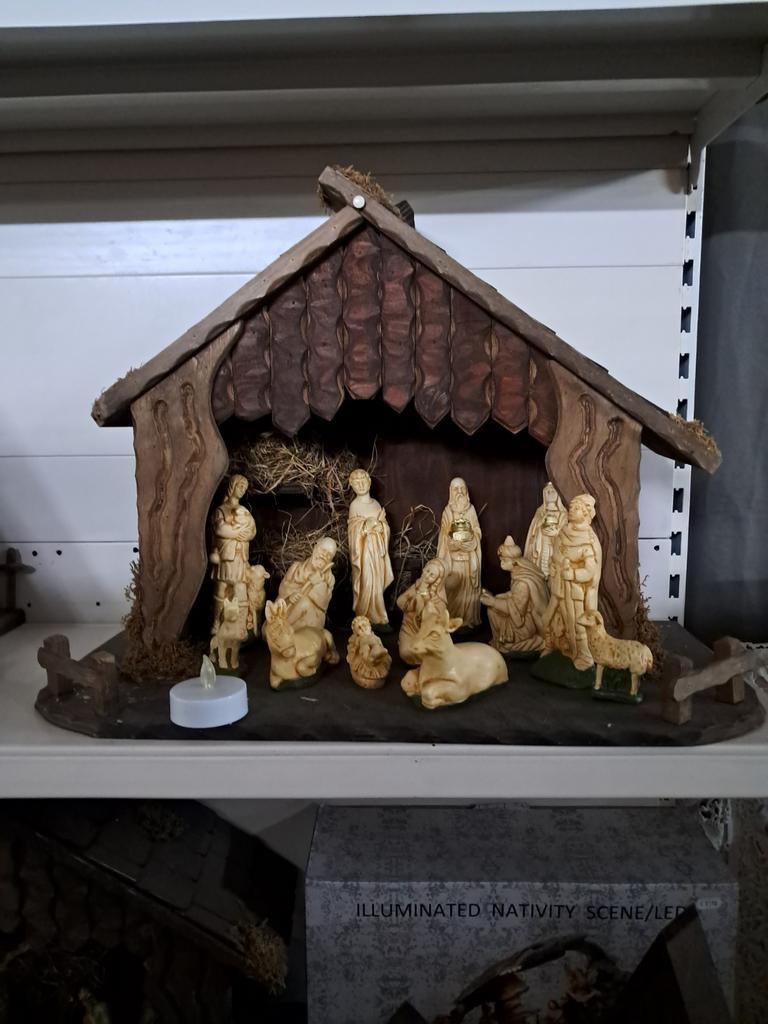 Kerststallen klein en groot met beeldengroepen., Ophalen