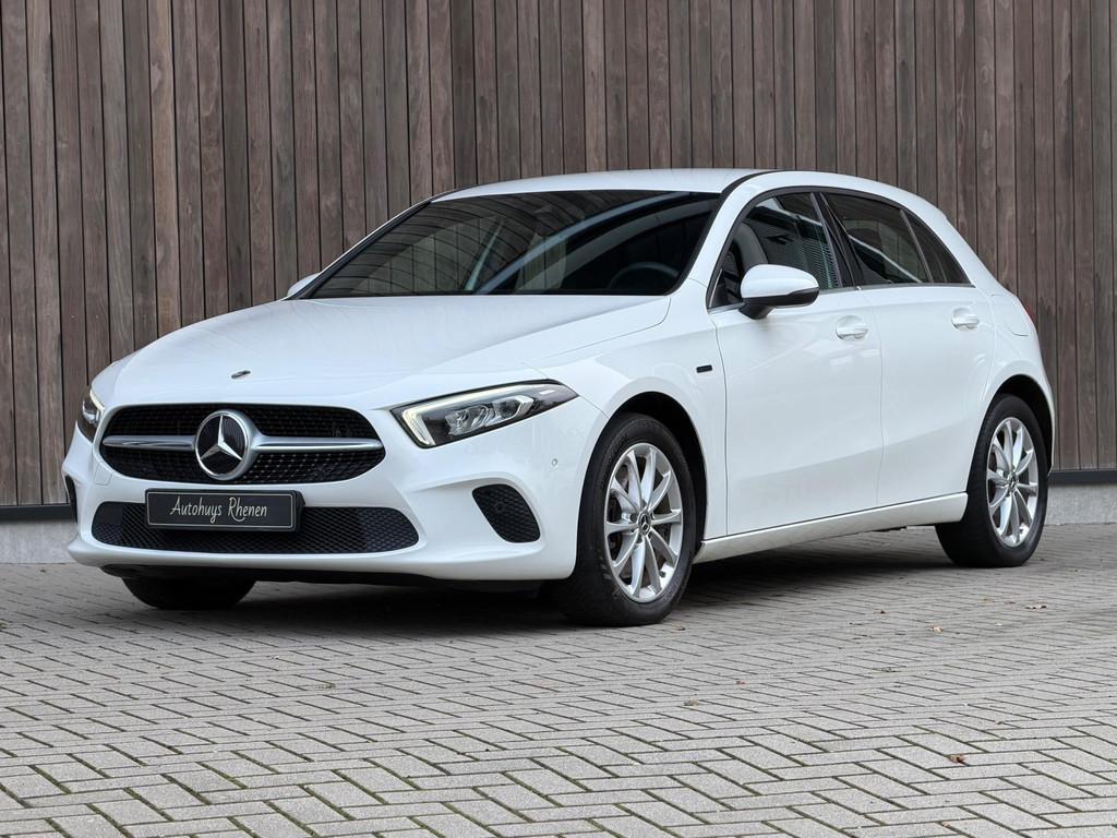 Mercedes-Benz A-klasse 250 e / Leder / Apple Carplay / DH /, Gebruikt, Zwart, 4 cilinders, 15 kWh