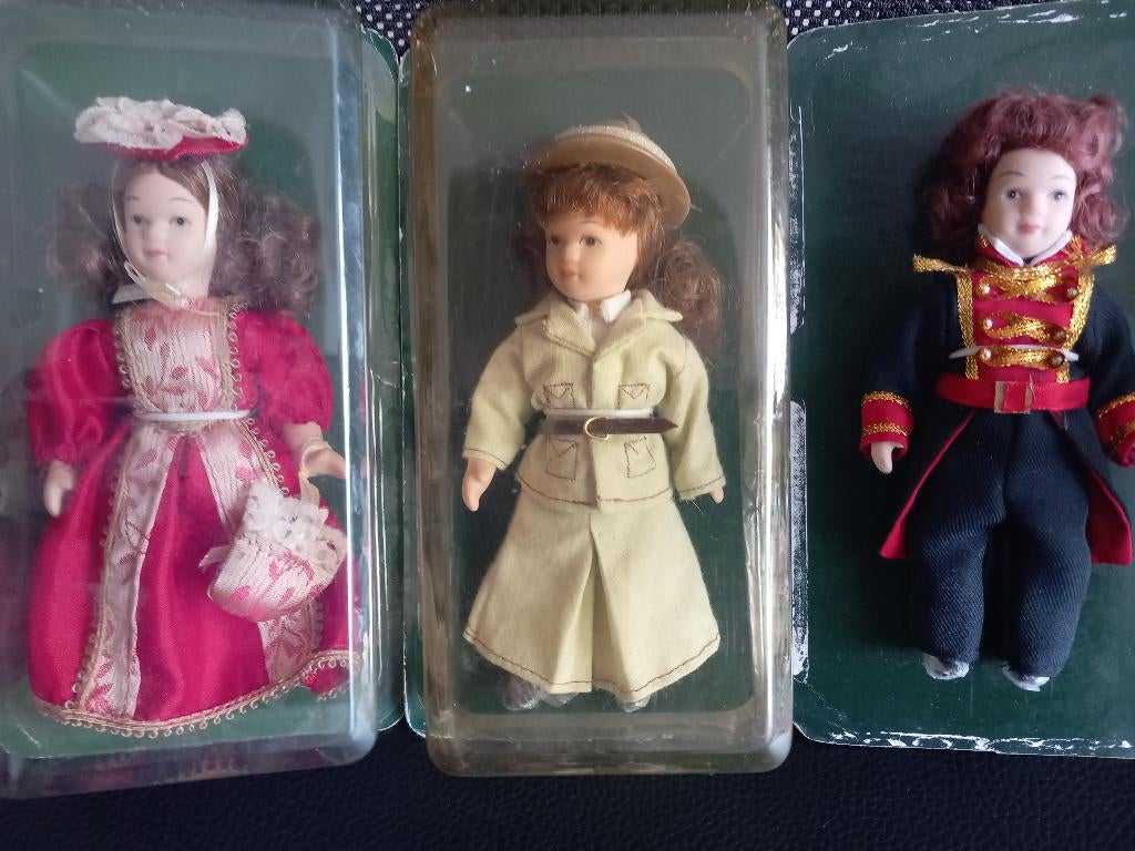 3 Di Agostini poppen, Ophalen of Verzenden, Zo goed als nieuw, Pop