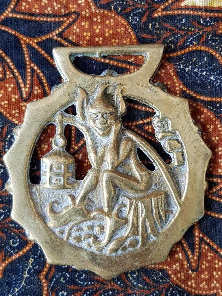 Antiek kleppermannetje uit Engeland met een Pixie 8,7 cm., Ophalen of Verzenden, Koper