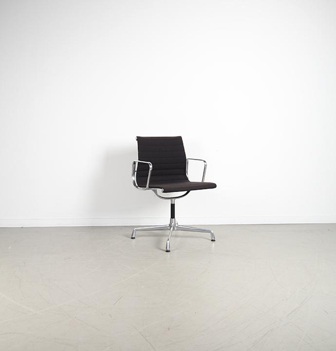 6x Vitra Eames EA 104 Stoel bruin hopsak - Aluminium, Niet ingevuld, Bruin, Niet ingevuld, Ophalen of Verzenden