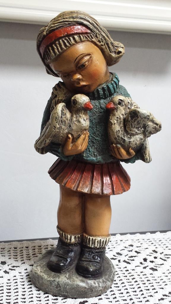 SEVENTIES Beeldje ~ MEISJE met DUIFJES ~ Hoog 22 cm., Verzamelen, Retro, Huis en Inrichting, Ophalen of Verzenden