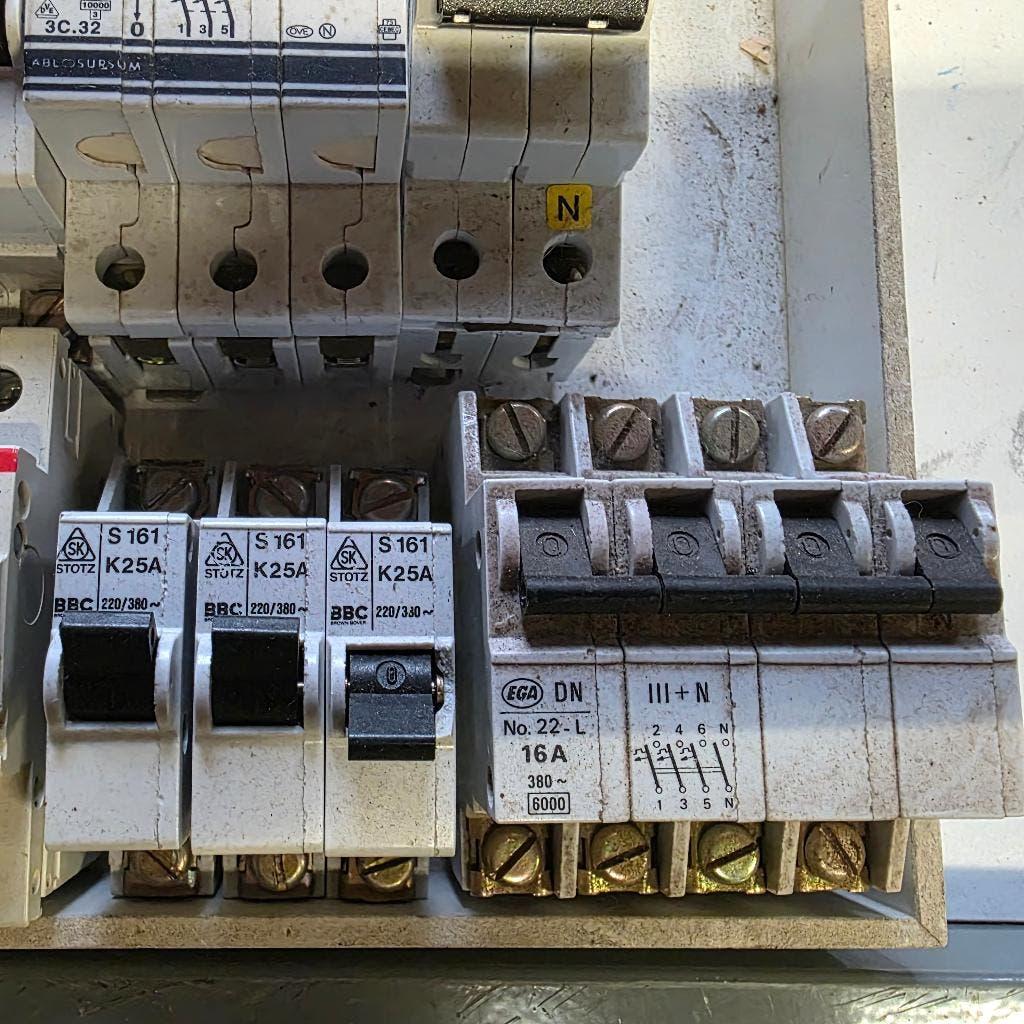 PARTIJ INSTALLATIEAUTOMATEN DIVERSE SOORTEN 230 VOLT, Ophalen of Verzenden, Gebruikt