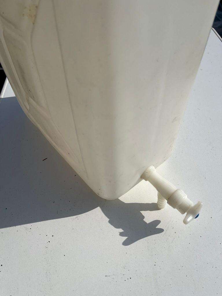 Camping water jerrycan met tapkraan, Ophalen of Verzenden, Zo goed als nieuw