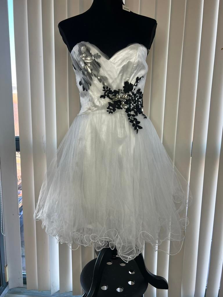 Prachtige Ashwi Paris witte  jurk nieuw met prijskaartje, Kleding | Dames, Ophalen of Verzenden, Nieuw, Wit, Accessoires