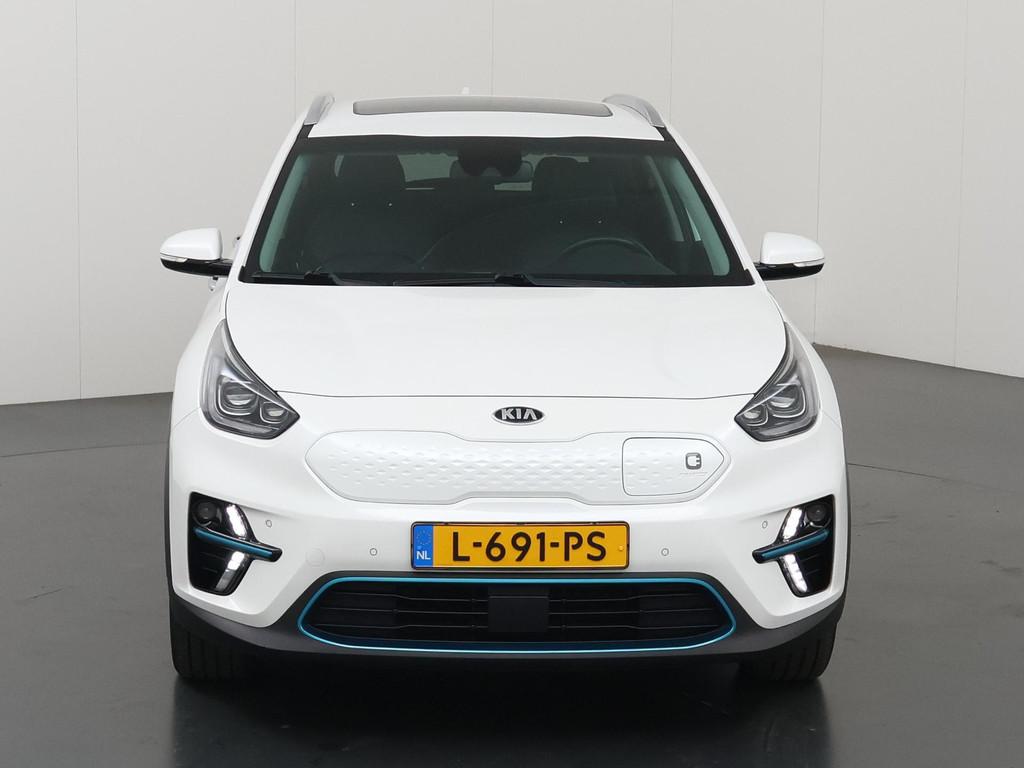 Kia e-Niro ExecutiveLine 64 kWh | Panoramadak | Stoel/Stuurw, Gebruikt, 1712 kg, Wit, 64 kWh