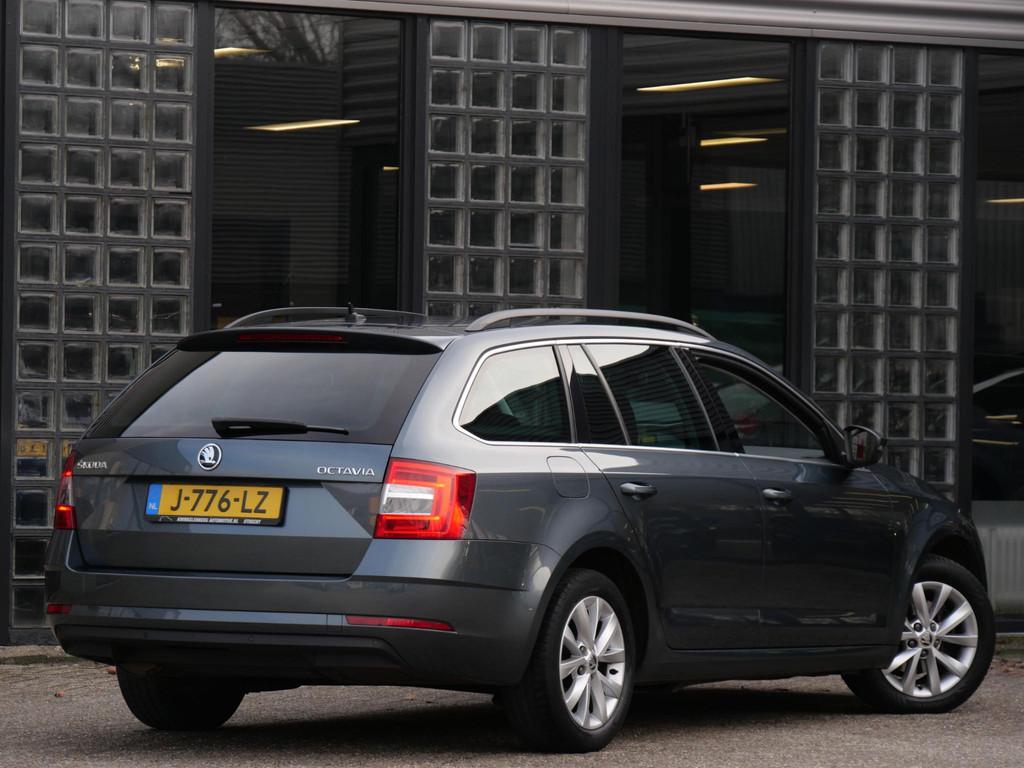 Skoda Octavia COMBI 1.5TSi UPGRADE BUSINESS EDITION, Gebruikt, Euro 6, 150 pk, Leder en Stof