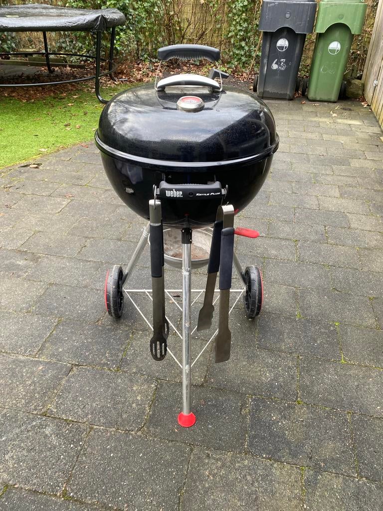 Weber Kettle Plus 45cm, Tuin en Terras, Houtskoolbarbecues, Gebruikt, Met accessoires, Ophalen
