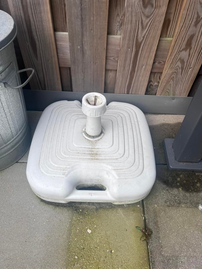 Parasolvoet / houder  gratis, Tuin en Terras, Parasols, Ophalen, Zo goed als nieuw, Minder dan 1 meter, Parasolvoet