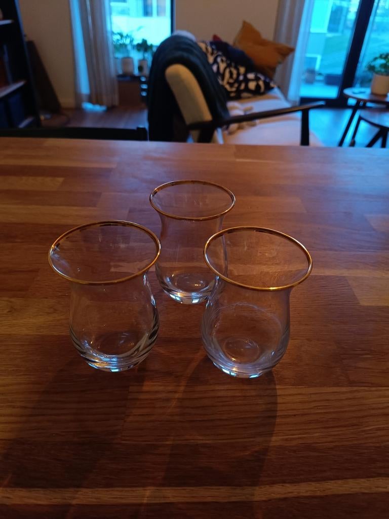 Theeglaasjes, Ophalen