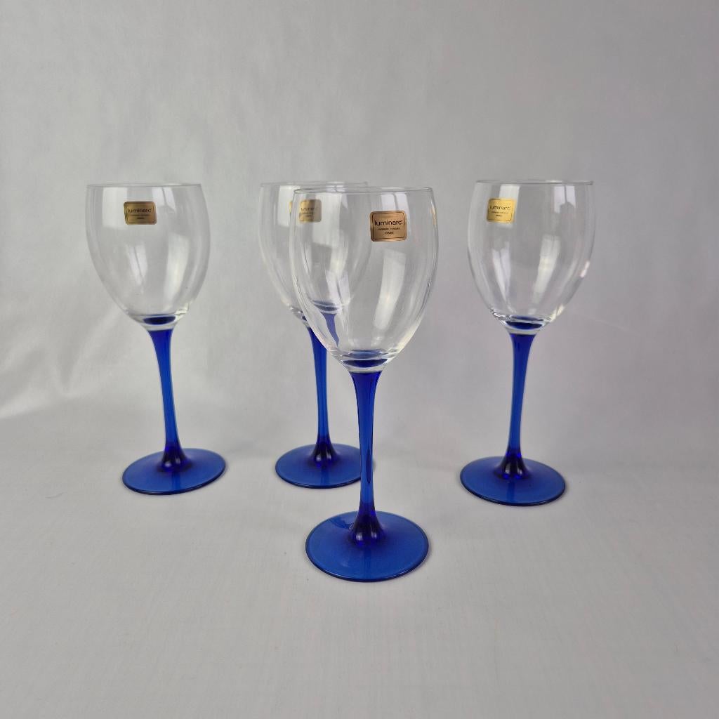 Luminarc wijnglazen met blauwe voet, Huis en Inrichting, Glas of Glazen, Ophalen of Verzenden, Overige stijlen, Glas