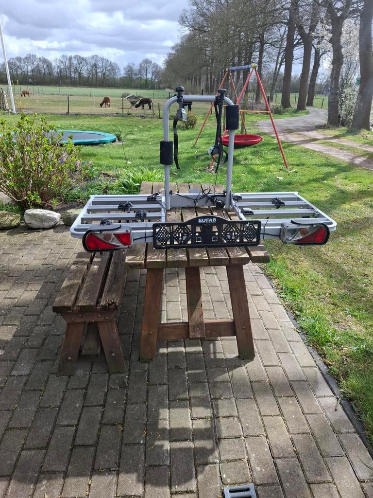 Fietsdrager. 4 fietsen, Ophalen, Zo goed als nieuw, Trekhaakdrager