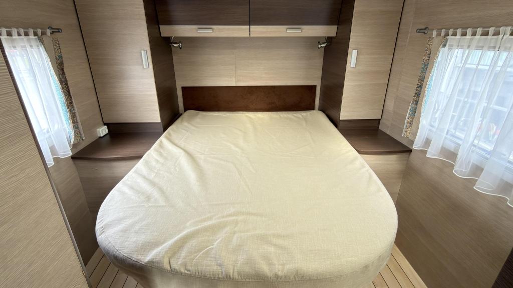 Queensbed met slechts 97dkm De Bavaria T73 Uit 2011|130PK, Ringverwarming, Fiat, Airbags, Bedrijf