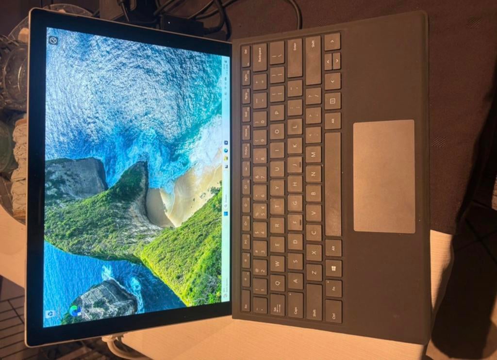 Surface pro 6 met typecover i5-8350u 8gb 256gb windows 11, Pro 6, 12 inch, Ophalen of Verzenden, 256 GB