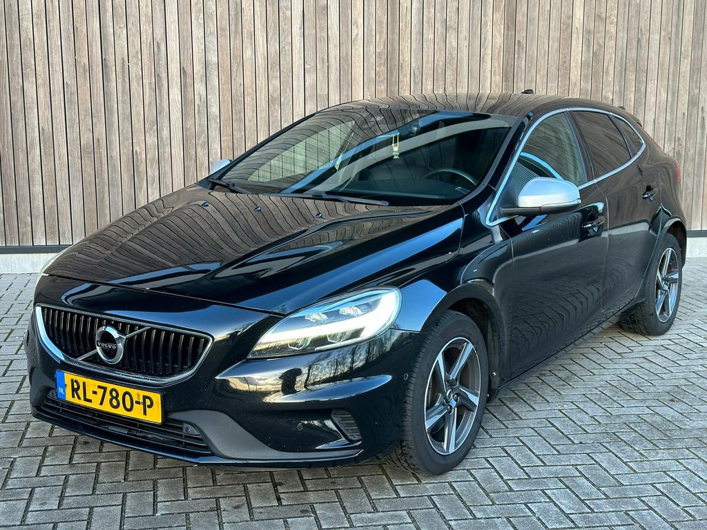 Volvo V40 2.0 D3 150PK Geartronic 2018 Zwart, Auto's, Volvo, 4 cilinders, Origineel Nederlands, Bedrijf, Diesel