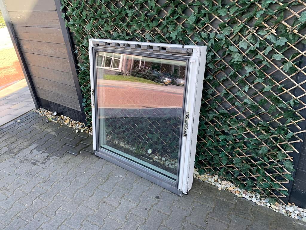 2x GGU SK06 KUNSTOF VELUX DAKRAAM INCL ROLGORDIJN, Ophalen, Zo goed als nieuw, Dakraam, 80 tot 120 cm
