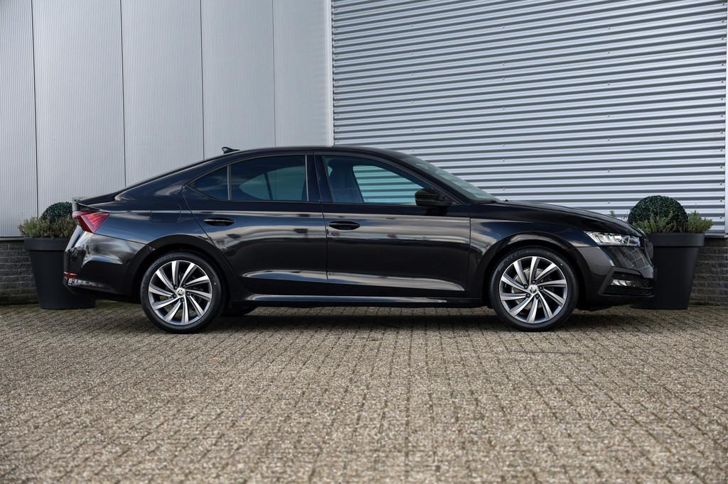 Skoda Octavia 1.0 TSI 110PK Sport Black Edition NAP|Sportst|, Voorwielaandrijving, Stof, Gebruikt, Zwart