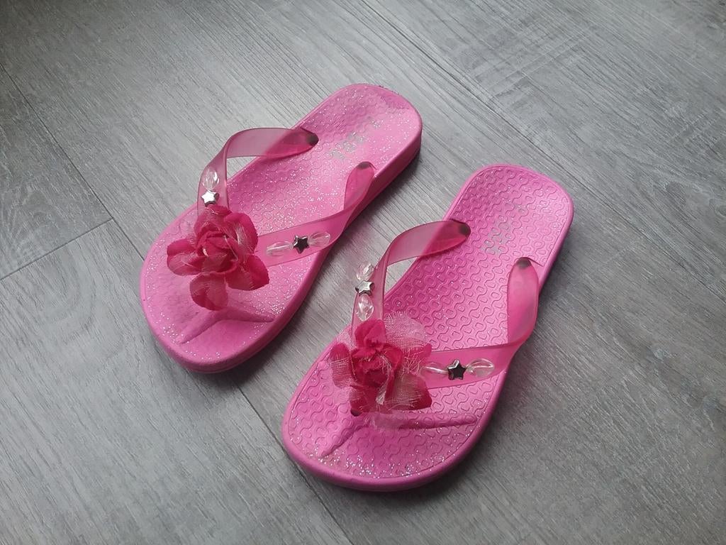 Weinig gedragen zebra slippers 32/34, Ophalen of Verzenden, Zo goed als nieuw, Meisje