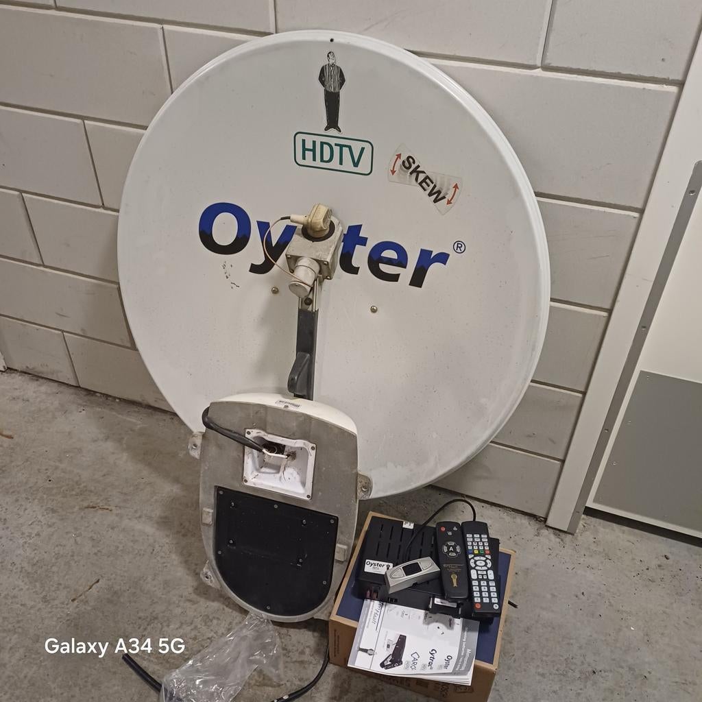 Oyster HDTV schotelantenne met accessoires, Ophalen of Verzenden, Gebruikt, (Schotel)antenne, Overige merken