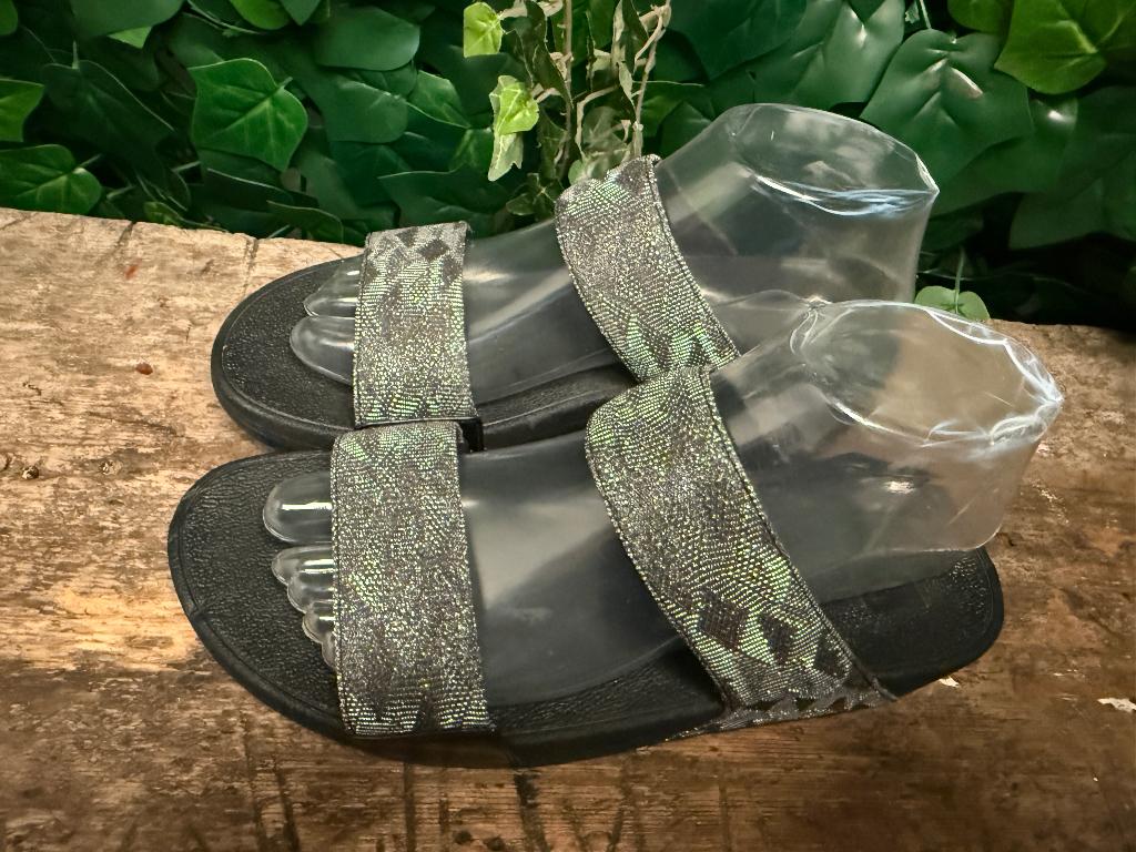 gewoon Nieuwe prachtige slippers van Fitflop maat 39, Zwart, Nieuw, Ophalen of Verzenden, Fitflop