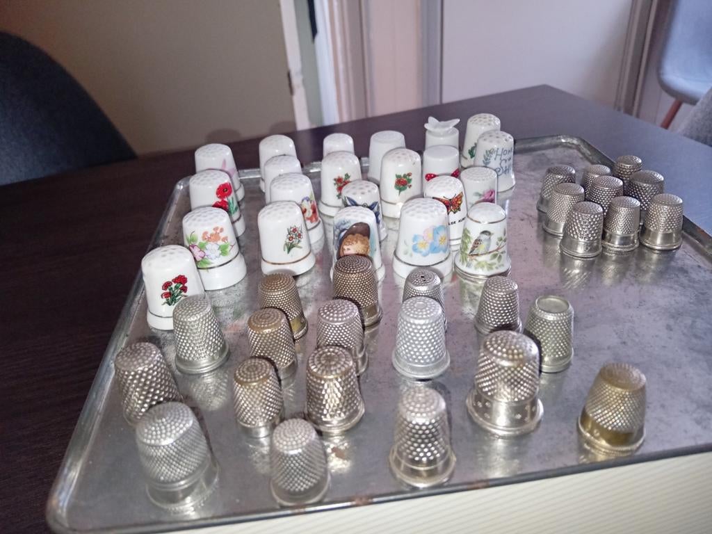 Bakje met 48 vingerhoedjes, Ophalen of Verzenden