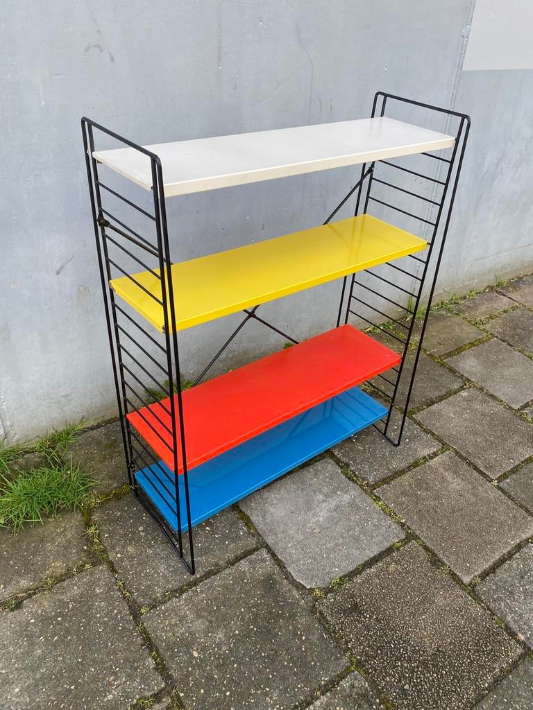 TOMADO vrijstaand boekenrek goede staat Adriaan Dekker ‘58, Ophalen, Zo goed als nieuw