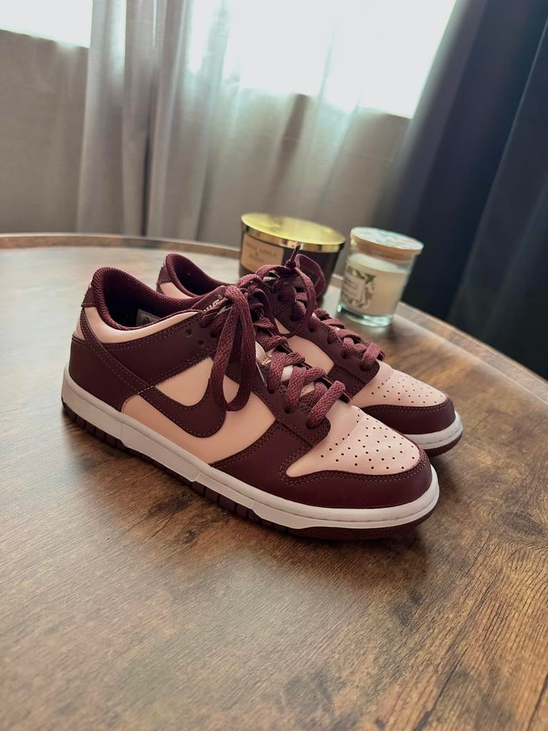 Nike dunks low rood/roze 38 NIEUW, Ophalen, Zo goed als nieuw, Rood, Sneakers of Gympen
