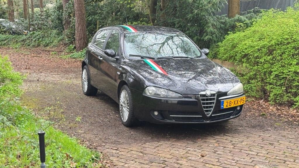 Alfa Romeo 147 1.6 T.spark 16V 77KW 5DR 2007 Zwart Sportivia, Voorwielaandrijving, Beige, 4 cilinders, 400 kg