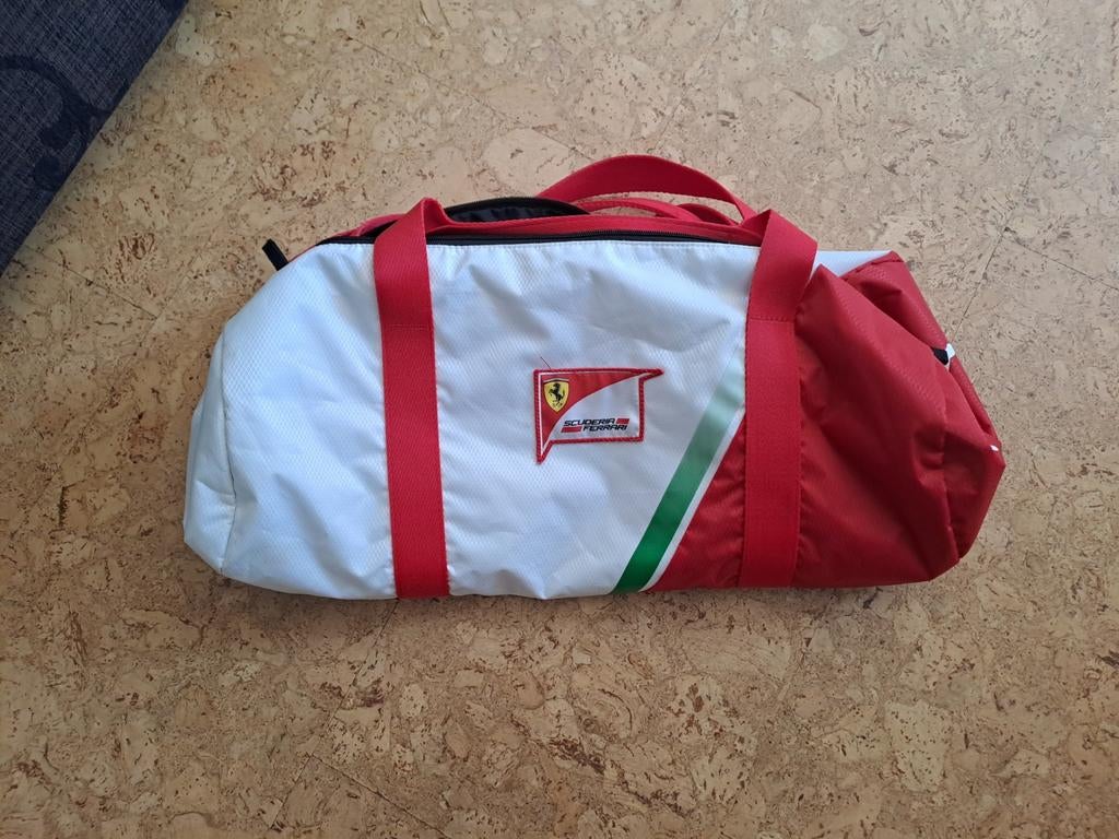 Unieke sporttas - Ferrari - Rood/Wit - Nieuw, Ophalen of Verzenden, Nieuw, Unisex volwassen