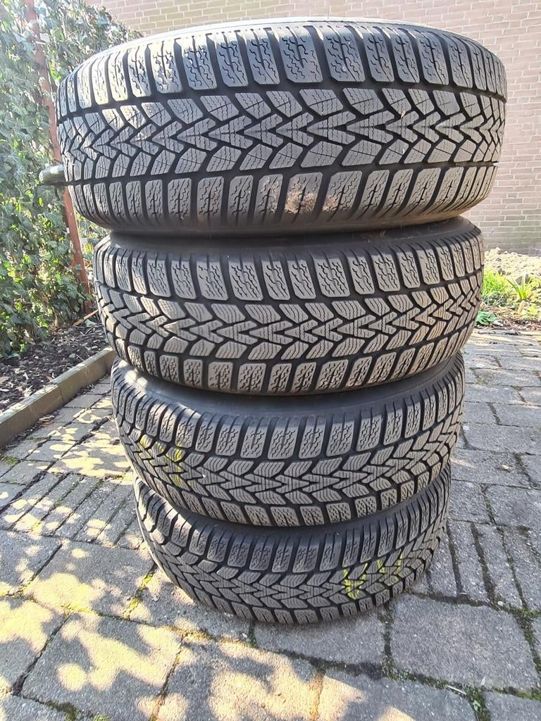 Dunlop Winterbanden met velgen en wieldoppen, Auto-onderdelen, Banden en Velgen, Ophalen, Gebruikt, Winterbanden, Banden en Velgen
