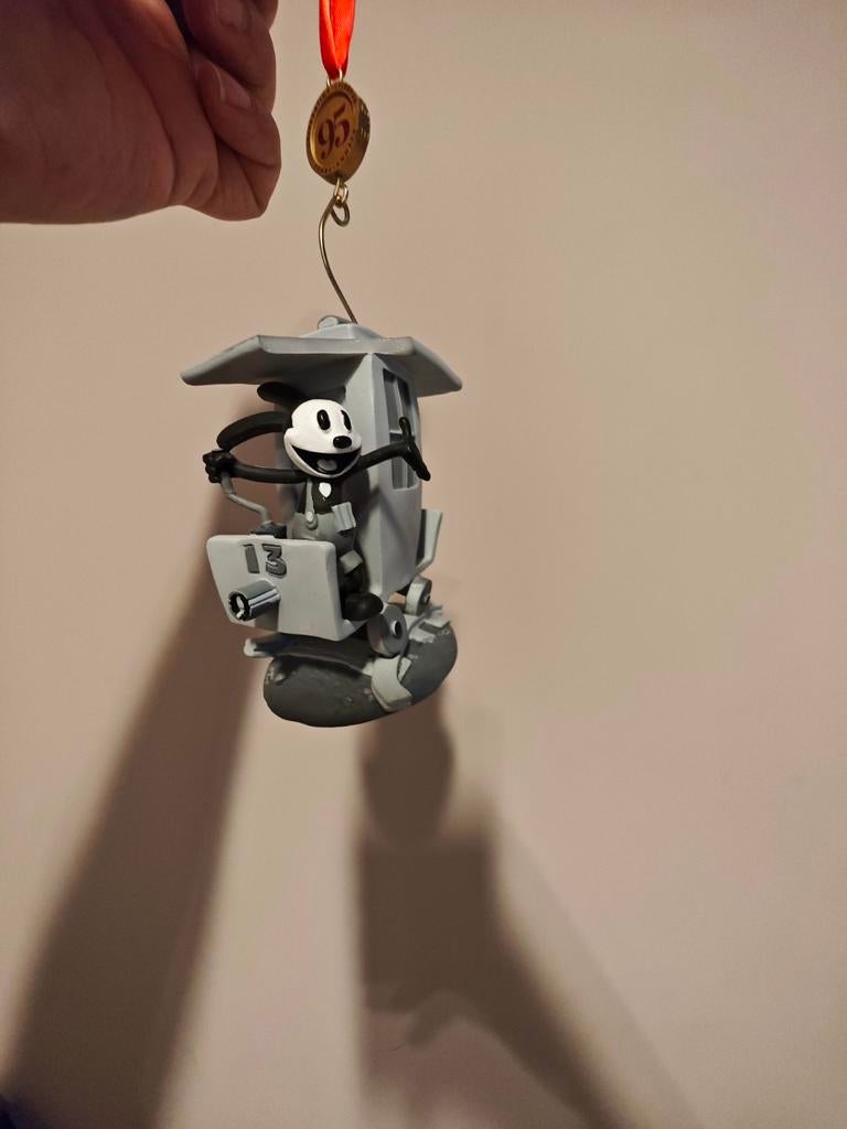 Oswald the Lucky Rabbit Legacy hangend ornament, Ophalen of Verzenden, Overige figuren, Nieuw, Beeldje of Figuurtje