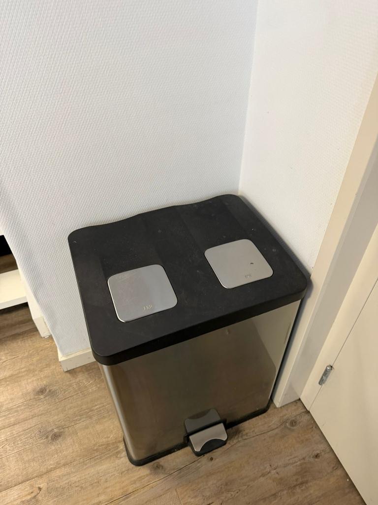 EKO prullenbak 2x 30 liter, Ophalen, Gebruikt, Met pedaal, 50 tot 75 cm