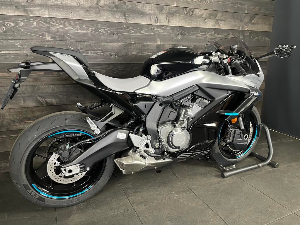 CFMOTO 675SR-R BLACK DEMO (bj 2025), 675 cc, Bedrijf, Sport, Meer dan 35 kW