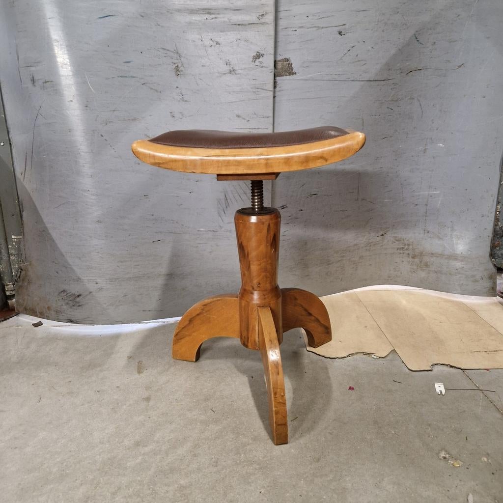 Antieke Houten pianokruk, Ophalen