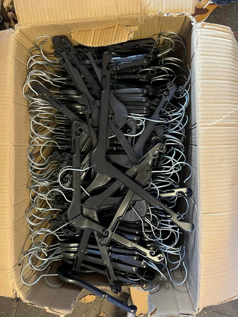 Kledinghangers, Ophalen, Zo goed als nieuw, Kunststof