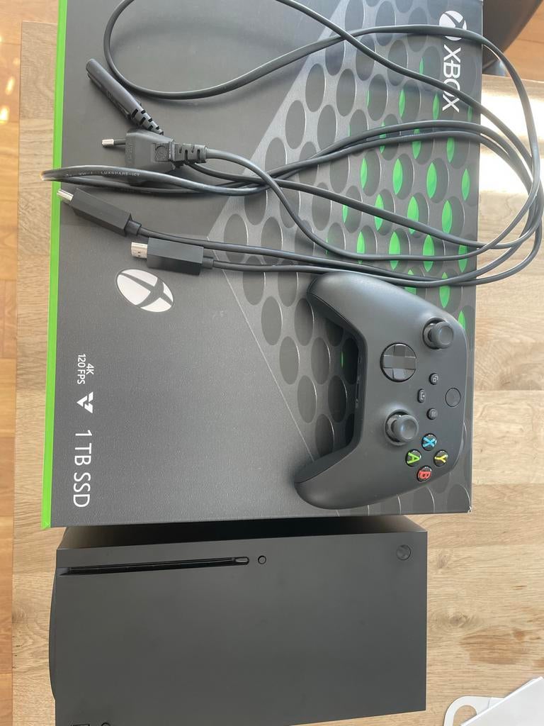 Xbox Series X met doos, kabels en controller, Spelcomputers en Games, Spelcomputers | Xbox Series X en S, Ophalen, Zo goed als nieuw
