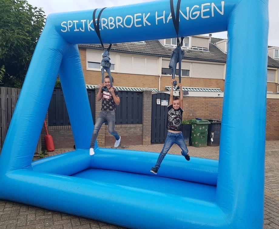 spijkerbroek hangen vlegel klepel attractie zeskamp huren te, Ophalen of Verzenden, Nieuw, Overige