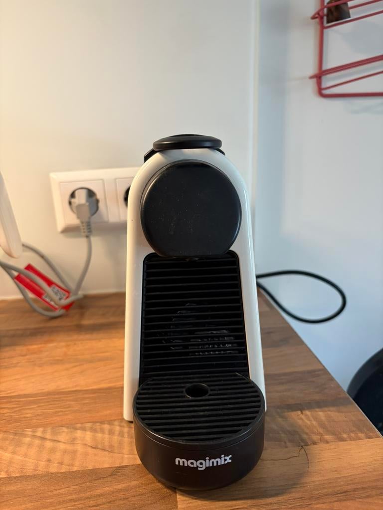Nespresso Koffiemachine wit, Koffiemachine, Ophalen of Verzenden, Zo goed als nieuw, 4 tot 10 kopjes