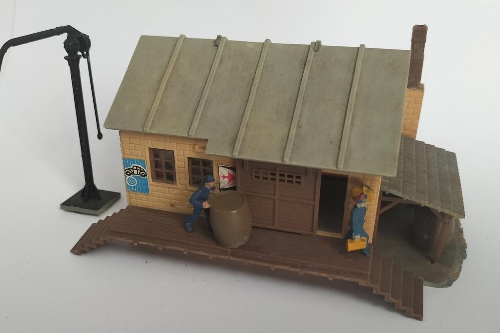 HO spoor goederen tussen station model trein treinen, Overige merken, Gebruikt, Gelijkstroom of Wisselstroom, Brug, Tunnel of Gebouw