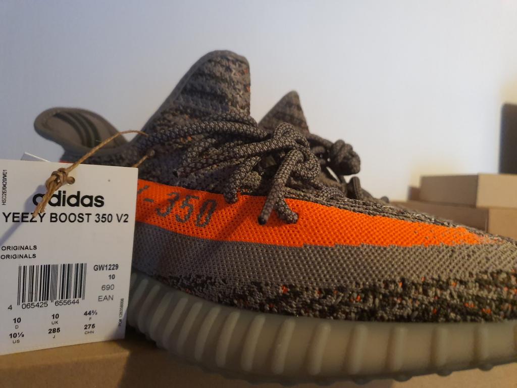 Yeezy Beluga v2 Nieuw in doos maat 44, Kleding | Heren, Schoenen, Ophalen of Verzenden, Nieuw, Overige kleuren