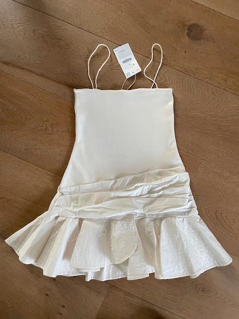 Jurk met rouche, ZARA (maat M) NIEUW!, Kleding | Dames, Jurken, Maat 38/40 (M), Nieuw, Ophalen of Verzenden, Onder de knie