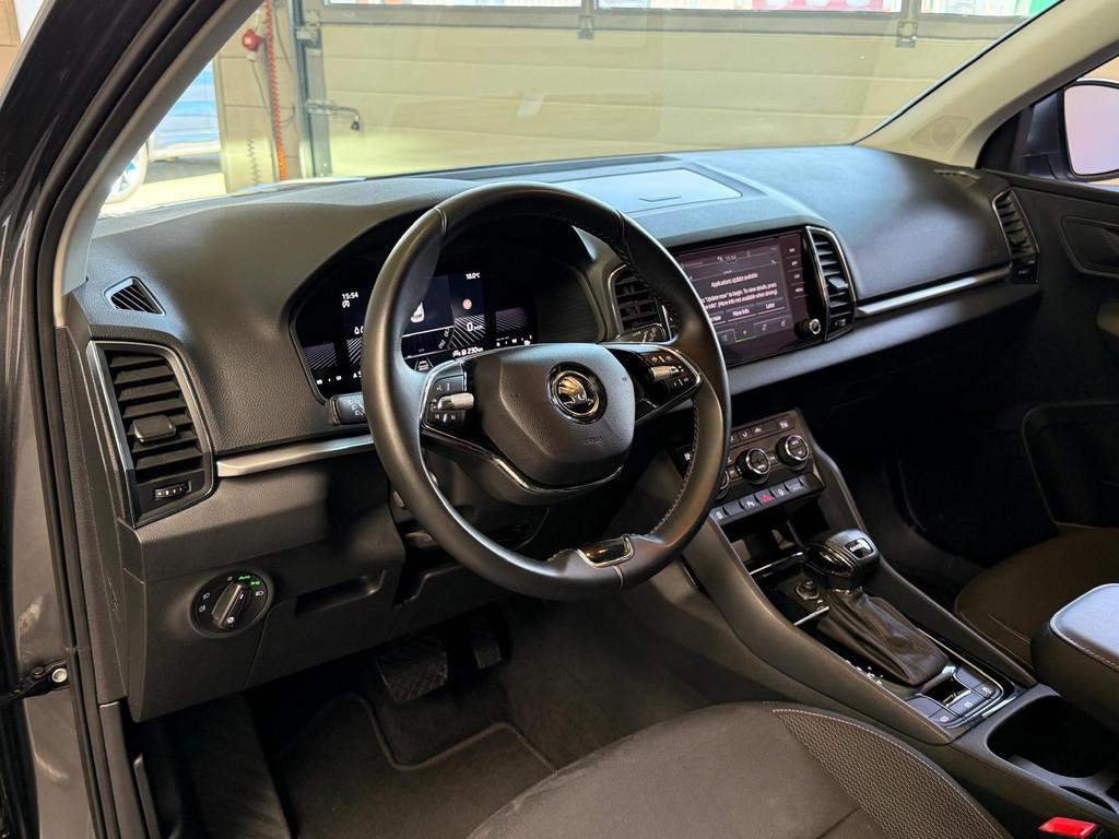 Skoda KAROQ ! Paas Actie € 25.999,- ! 1.5 TSI ACT Sportlin, Stof, 1498 cc, 4 cilinders, Karoq