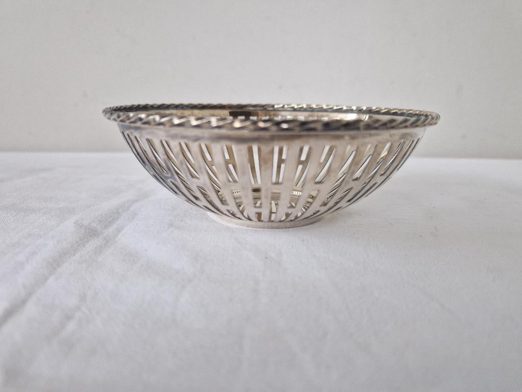 Verzilverd Keltum schaaltje - bonbonnière - met kroontje, Overige materialen, Ophalen of Verzenden, Overige stijlen, Schaal of Schalen