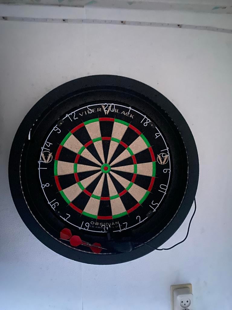 Dartbord met surround en verlichting, Ophalen of Verzenden, Gebruikt, Dartbord met pijlen