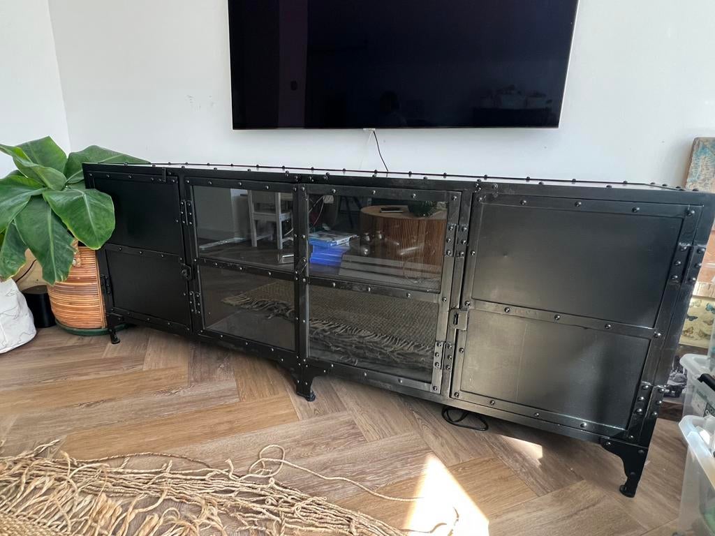 Zwarte TV kast / laag dressoir, Ophalen, 150 tot 200 cm, Zo goed als nieuw, Minder dan 100 cm